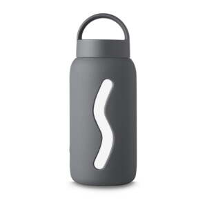 Tmavosivá cestovná fľaša 500 ml Smoke Grey – Muuki